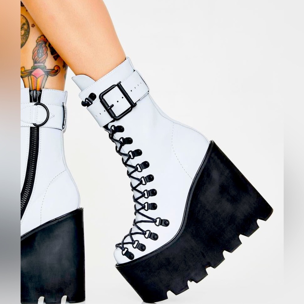 Dolls Kill Reflective Traitor Boots Silver. Club Exx size 9 Brand New In Box